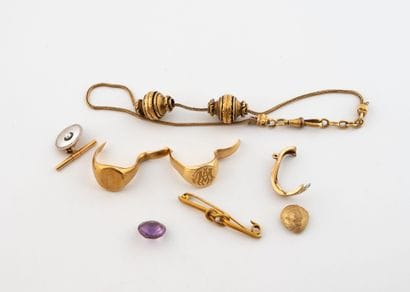 Lot in yellow gold (750) comprising a watch...