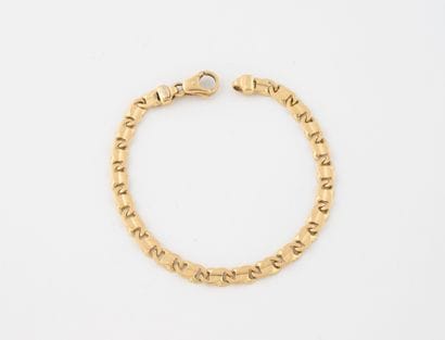 Fancy link bracelet in yellow gold (750).
Spring-ring...