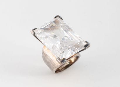 SWAROVSKI
Silver ring (min. 800) set with...
