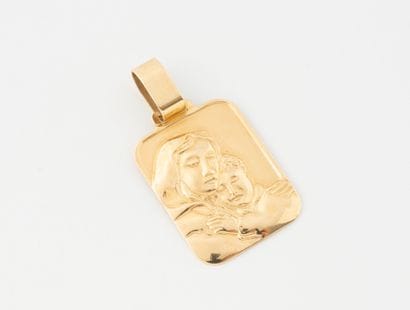 Rectangular medal in yellow gold (750) with...