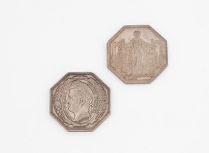 Lot of two octagonal silver tokens (min.800)...