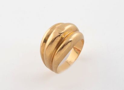 Godronnée ring in yellow gold (750).
Weight:...