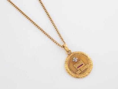 Yellow gold (750) gourmette neck chain holding...