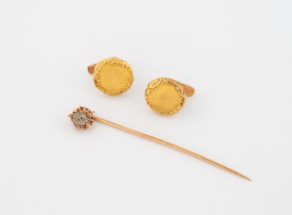 Lot in yellow gold (750) including :
- A...