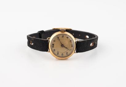 Ladies' watch in yellow gold (750), round...