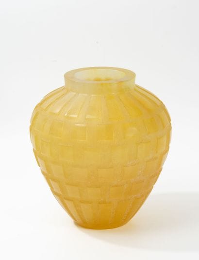 DAUM FRANCE
Rhythms vase.
Amber yellow pâte...