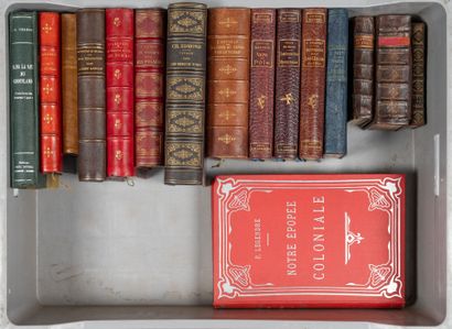 4 caisses et 1 mannette
De livres reliés...