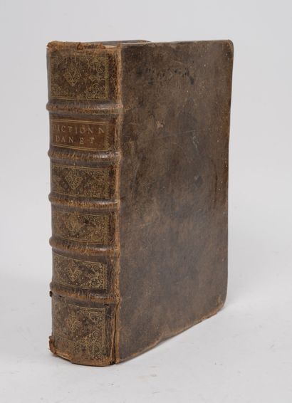 Grand dictionnaire Francois et Latin, enrichi...