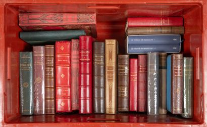 4 caisses et 1 mannette
De livres reliés...