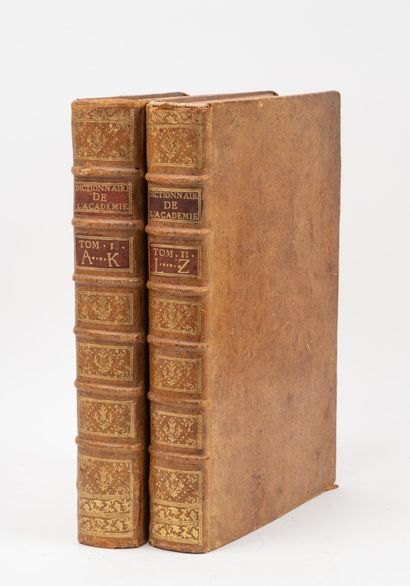 DICTIONNAIRES 
Lot de 4 volumes : 
- Dictionnaire...