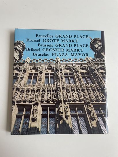 Caisse de 12 volumes : 
* P. COURTHION
Les...