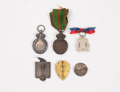 FRANCE
Lot de médailles et insignes :
- Deux...
