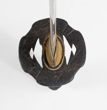 JAPAN, late 19th century
Small katana.
Tsuba...