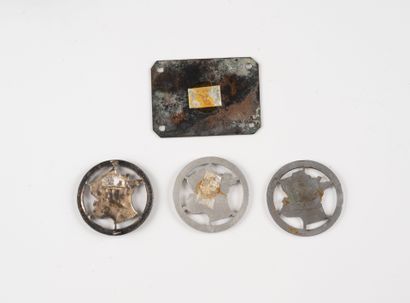 Trois insignes du Bataillon de choc (dont...