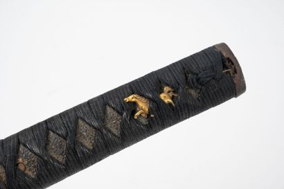 JAPAN, late 19th century
Small katana.
Tsuba...