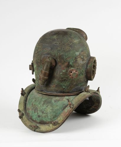 COREE (?)
Casque de scaphandre en cuivre...
