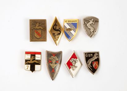 FRANCE
Lot de 8 insignes en métal émaillé...