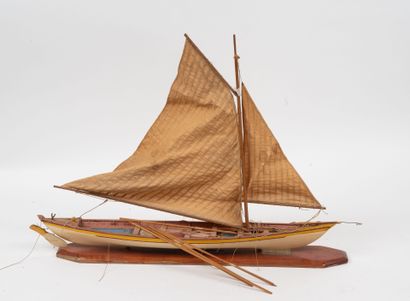 Trois petites maquettes en bois
- CHINE,...