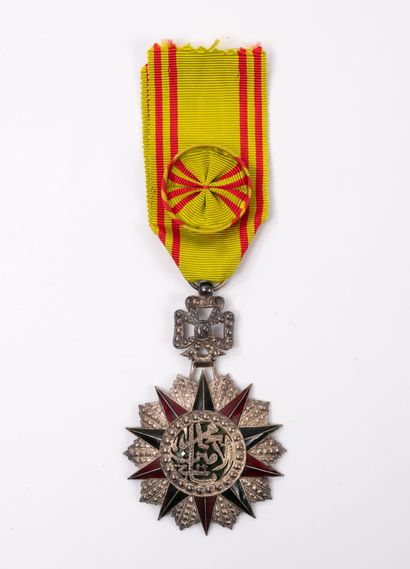 TUNISIE, règne de Mohamed el-AMINE (1943-1962),...