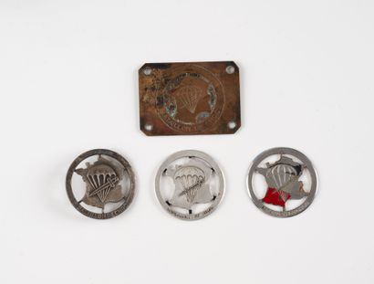 Trois insignes du Bataillon de choc (dont...