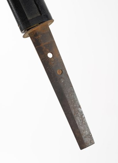 JAPAN, late 19th century
Small katana.
Tsuba...
