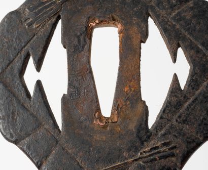 JAPAN, late 19th century
Small katana.
Tsuba...