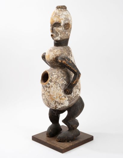 CAMEROON
Yaka.
Large sculpture in wood with...