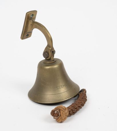 ANGLETERRE, XXème siècle
Cloche en bronze...