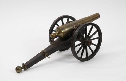 Reduced barrel with iron butt and metal wheels,...
