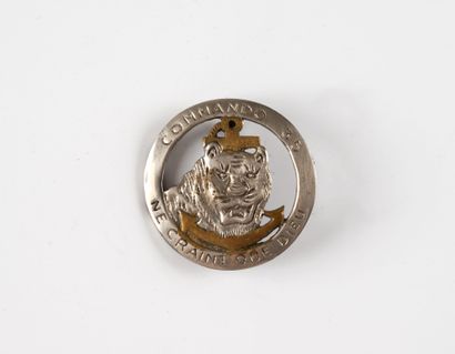 Un insigne : Commando n° 35. Fabrication...