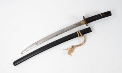 JAPAN, late 19th century
Small katana.
Tsuba...
