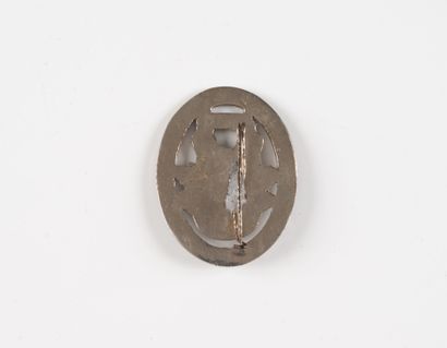 Un insigne : Commando n° 27. (Fabrication...