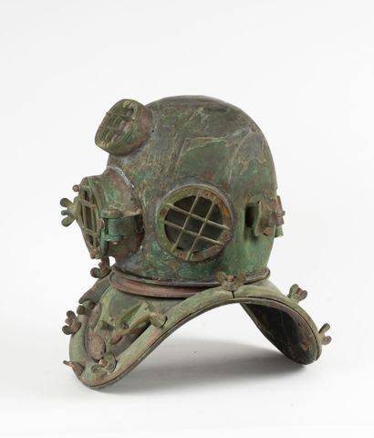 COREE (?)
Casque de scaphandre en cuivre...