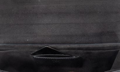 Louis VUITTON
Twist shoulder bag in black...