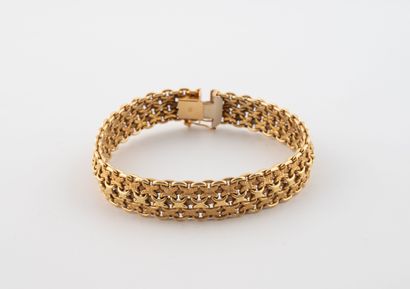 Bracelet en or jaune (750) à maille ruban...