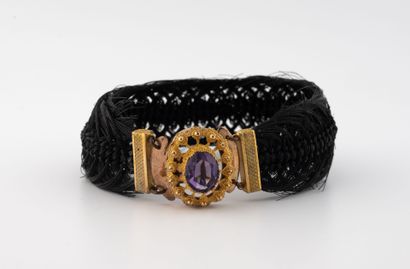Bracelet in black braided hair.
Gilt metal...