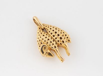 CARTIER Paris 
Pendentif Toison d'or en or...
