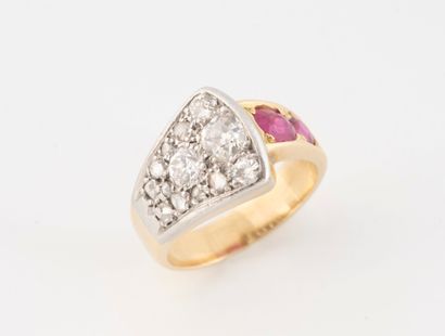 Yellow gold (750) and platinum (950) ring...