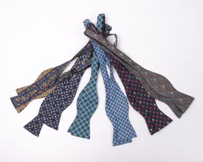HERMES
Lot de 6 nœuds papillons en soie à...