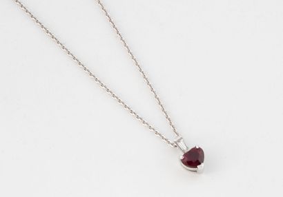 Collier ras de cou en or gris (750) retenant...