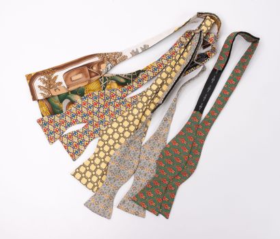 HERMES
Set of 5 bow ties in green, red, brown,...