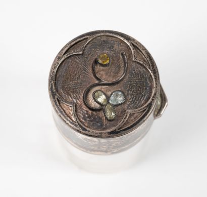 Flacon de parfum en argent (Min 800) et verre...