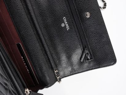 CHANEL
Wallet on Chain en veau grain caviar...