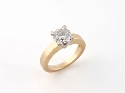 Bague solitaire en or jaune et gris (750)...