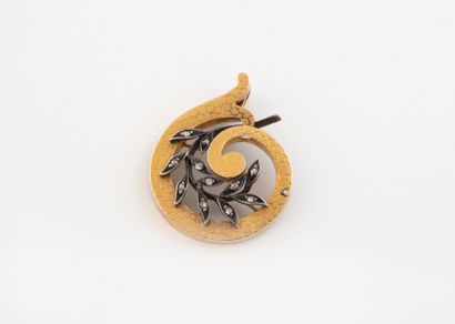 Yellow gold (750) and silver (min.800) pendant...