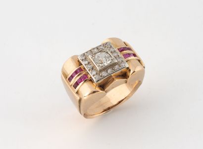 Yellow gold (750) signet ring centered on...