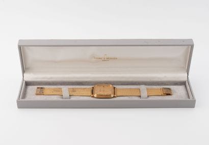 BAUME & MERCIER
Men's wristwatch in yellow...