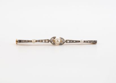 Line brooch in yellow gold (750) and platinum...