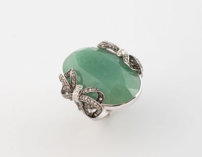 Bague cocktail en or gris (750) ornée d'une...