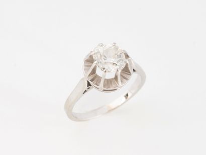 Solitaire ring in white gold (750) and platinum...